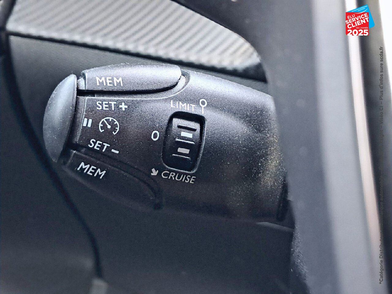Véhicule d'occasion PEUGEOT 208 1.2 PURETECH 100CH S/S ALLURE CARPLAY chez Peugeot Charleville