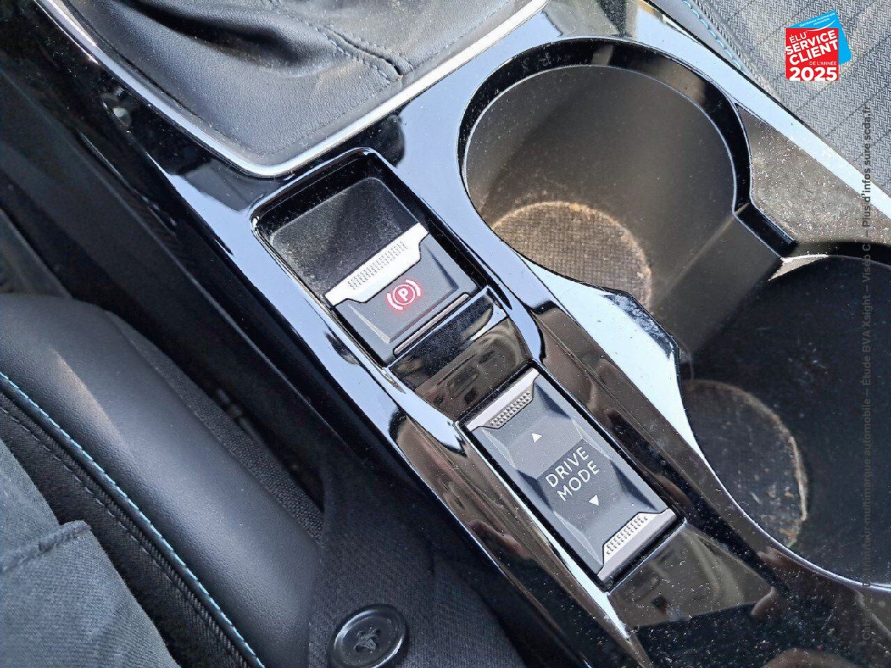 Véhicule d'occasion PEUGEOT 208 1.2 PURETECH 100CH S/S ALLURE CARPLAY chez Peugeot Charleville