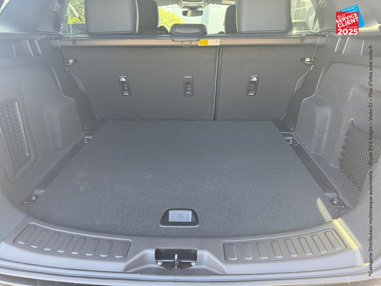 Véhicule d'occasion LAND-ROVER DISCOVERY SPORT 1.5 P300E 309CH DYNAMIC SE chez Toyota Verdun