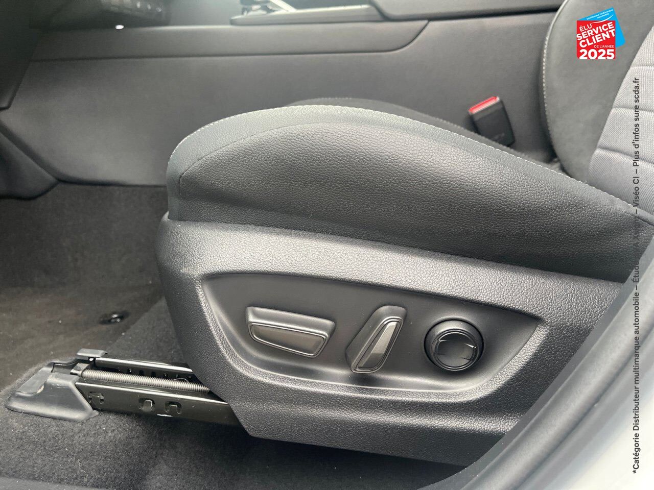 Véhicule neuf TOYOTA C-HR 2.0 HYBRIDE RECHARGEABLE 225CH COLLECTION NG23 chez Toyota Forbach