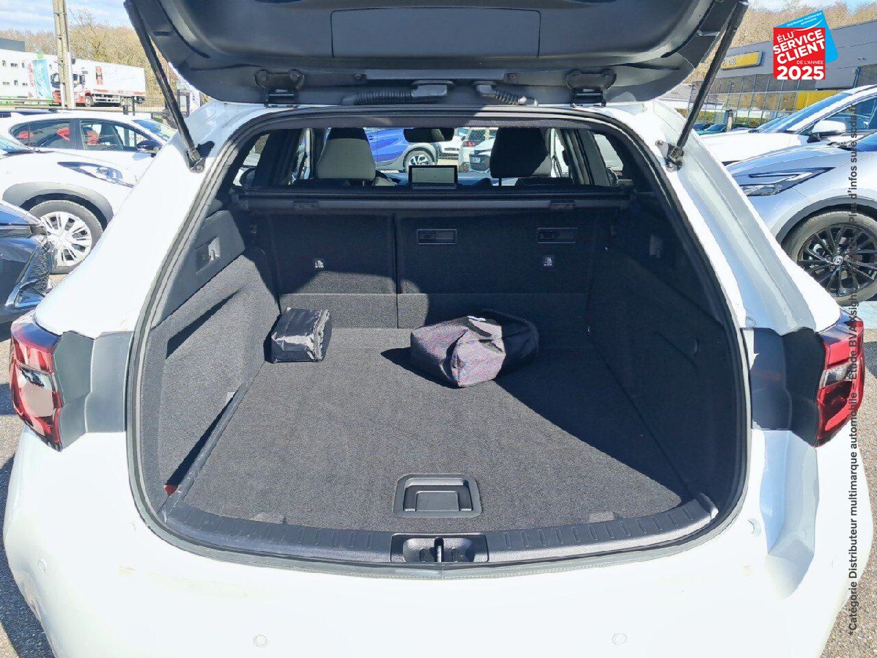Véhicule d'occasion TOYOTA COROLLA TOURING SPT 2.0 196CH DESIGN MY23 chez Toyota Verdun
