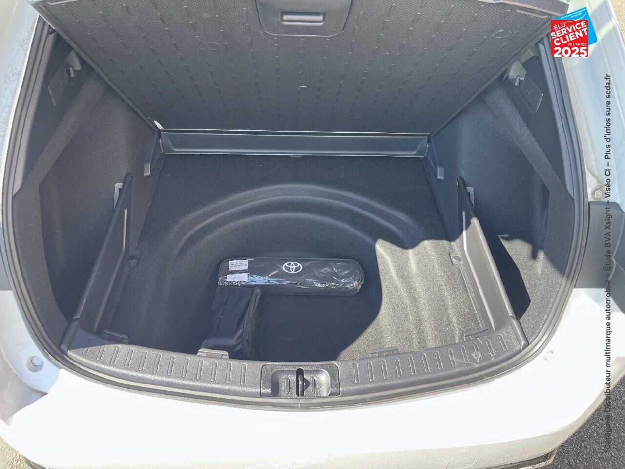 Véhicule d'occasion TOYOTA COROLLA TOURING SPT 1.8 140CH DESIGN MY23 SIEGES CHAUF CAMERA CARPLAY chez Toyota Saint Dizier