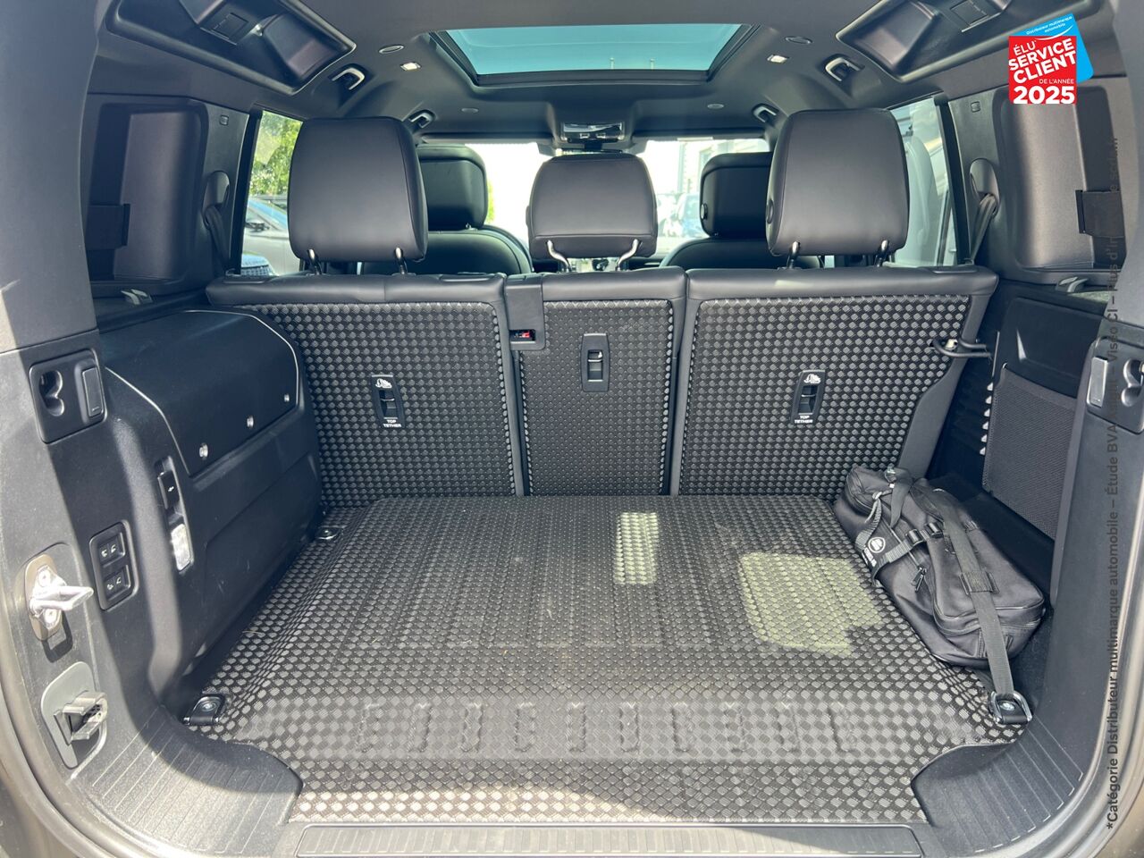 Véhicule d'occasion LAND-ROVER DEFENDER 110 2.0 P300E X-DYNAMIC HSE chez Renault Sélestat