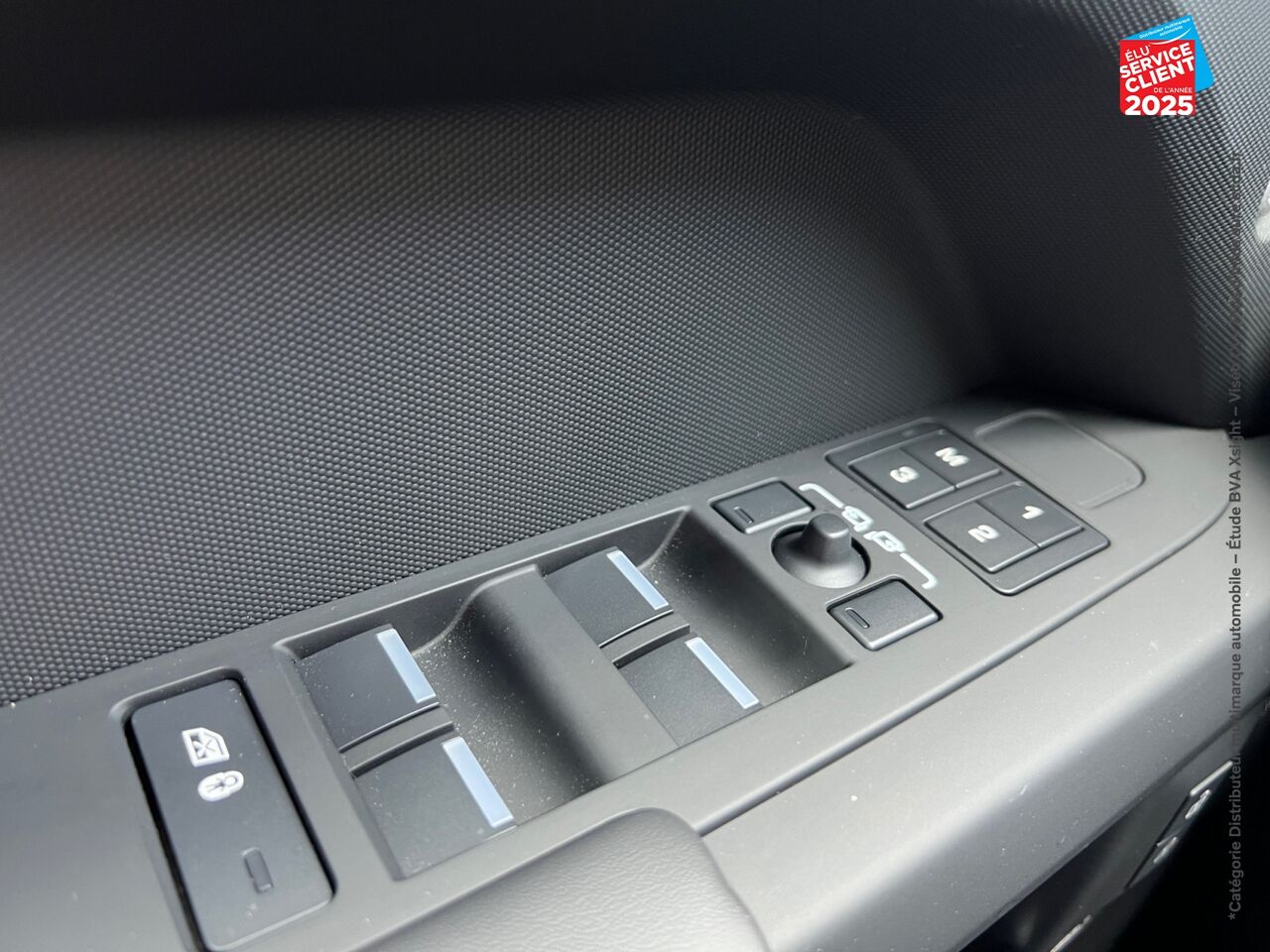 Véhicule d'occasion LAND-ROVER DEFENDER 110 2.0 P300E X-DYNAMIC HSE chez Renault Sélestat