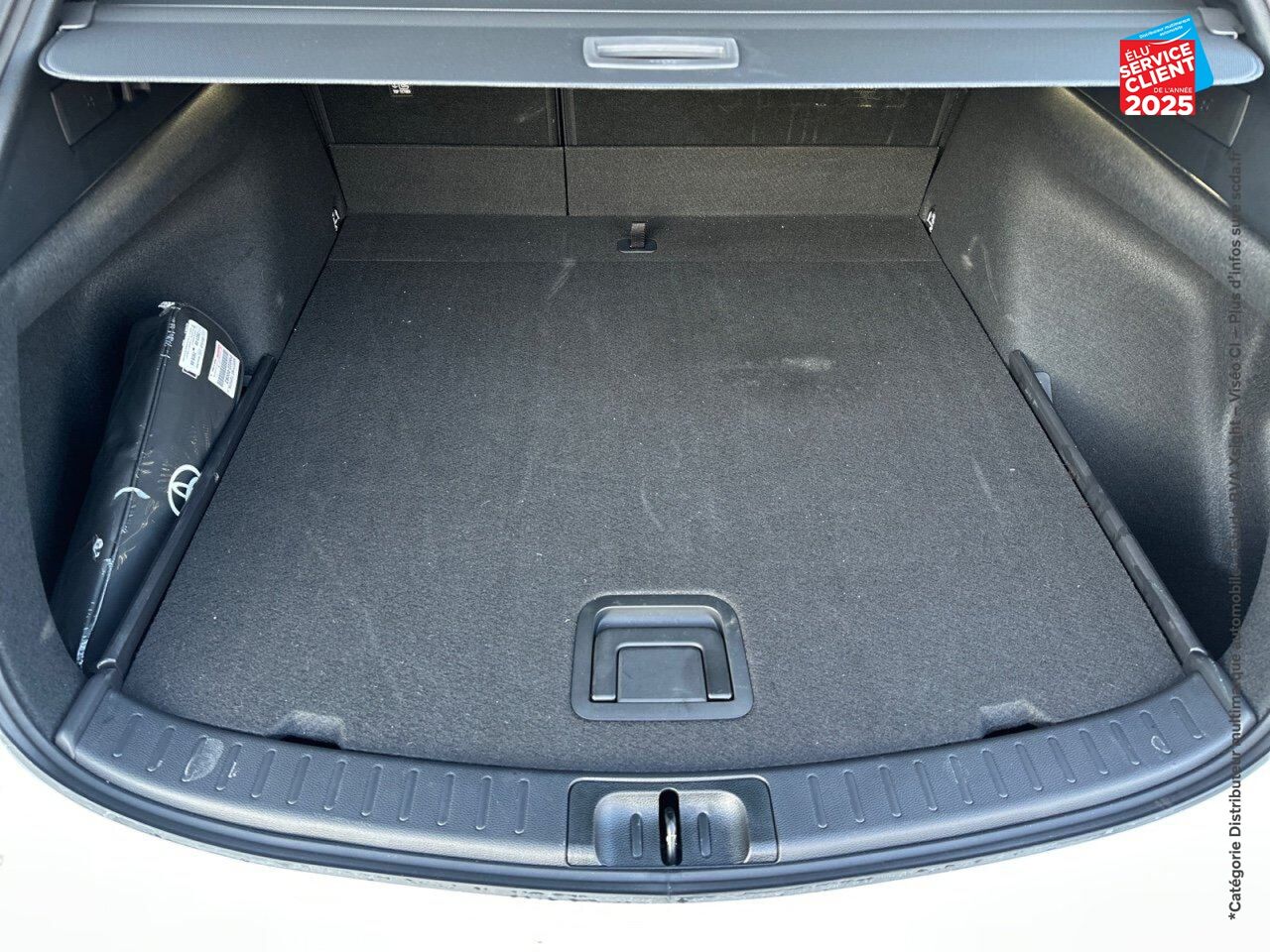 Véhicule d'occasion TOYOTA COROLLA TOURING SPT 1.8 140CH DESIGN MY24 SIEGES CHAUF CAMERA CARPLAY chez Toyota Longwy