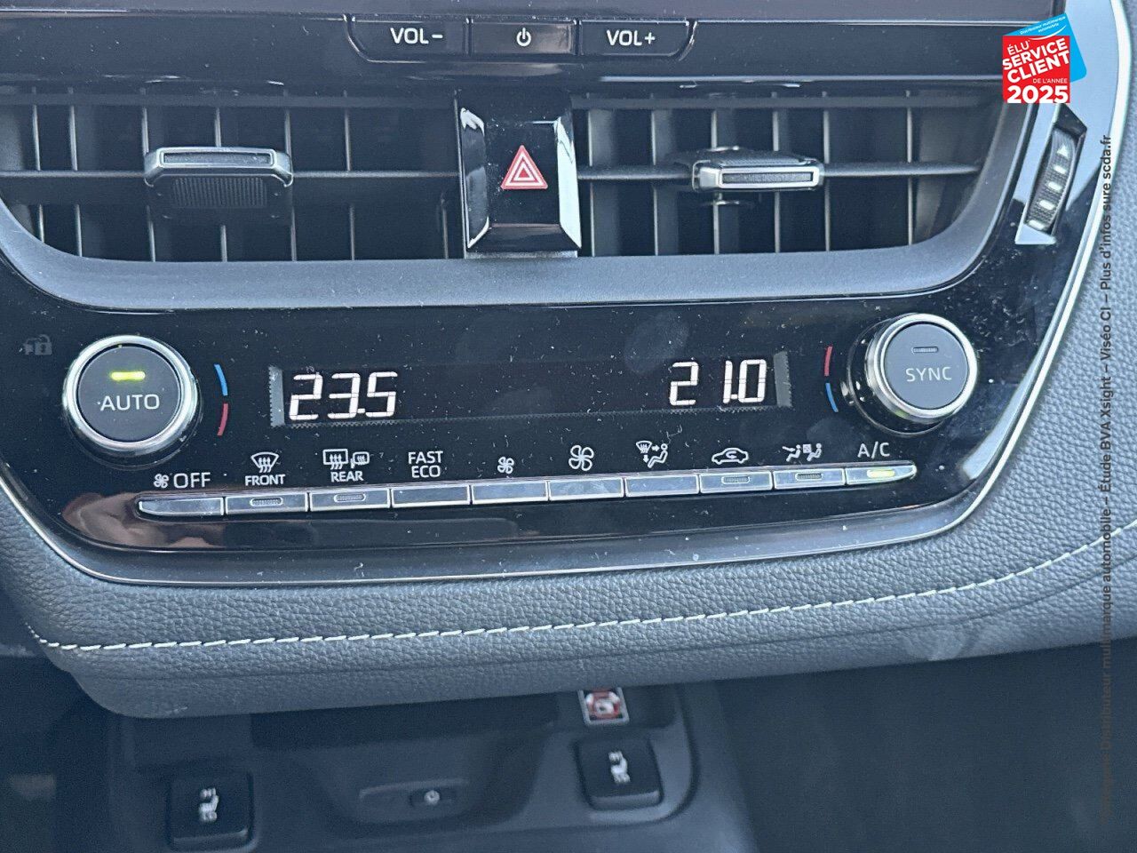 Véhicule d'occasion TOYOTA COROLLA TOURING SPT 1.8 140CH DESIGN MY24 SIEGES CHAUF CAMERA CARPLAY chez Toyota Longwy