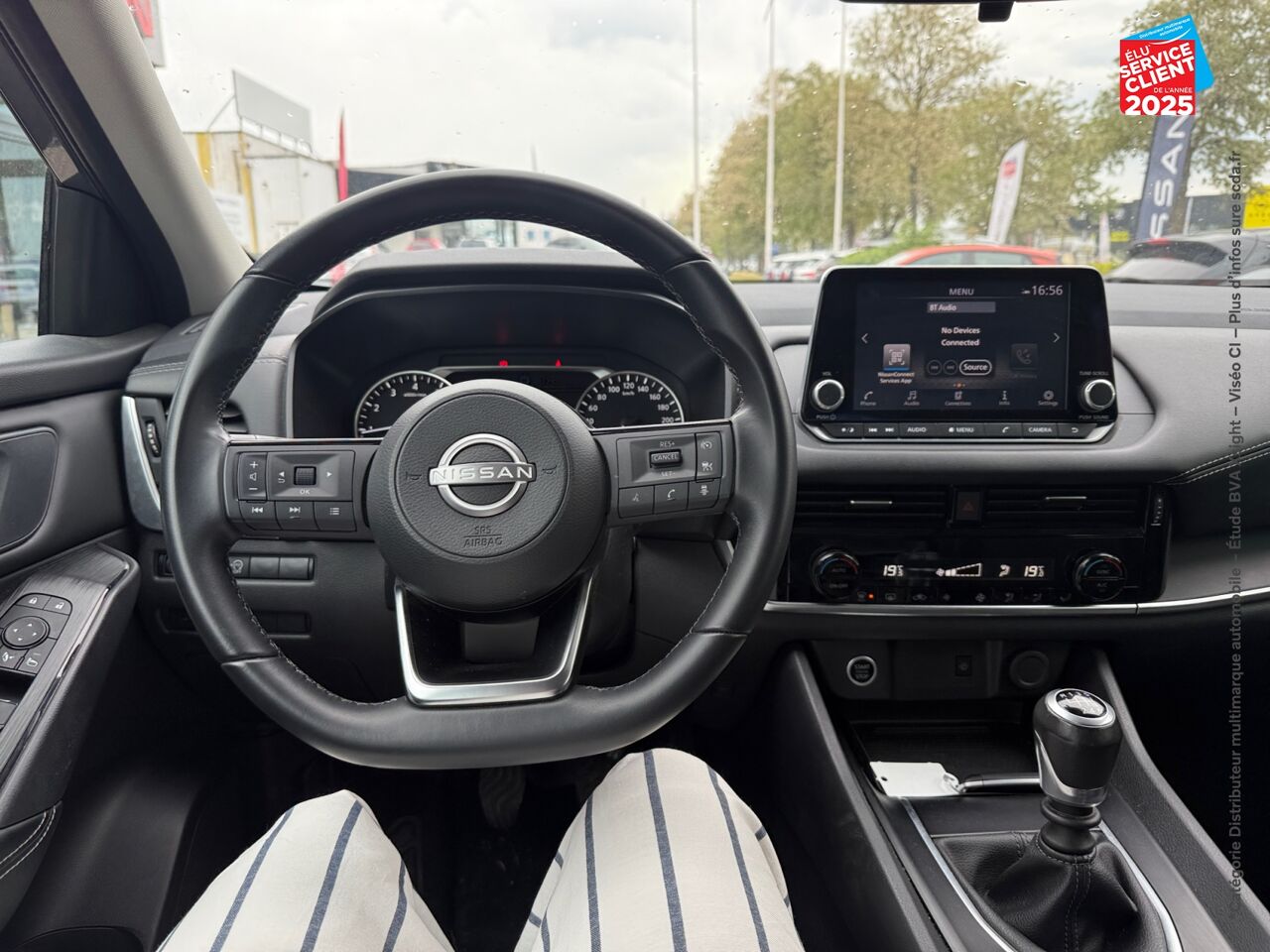 Véhicule d'occasion NISSAN QASHQAI 1.3 MILD HYBRID 140CH BUSINESS EDITION CAMERA chez Toyota Verdun