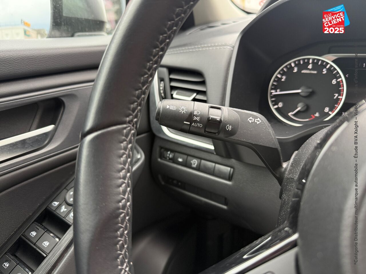 Véhicule d'occasion NISSAN QASHQAI 1.3 MILD HYBRID 140CH BUSINESS EDITION CAMERA chez Toyota Verdun