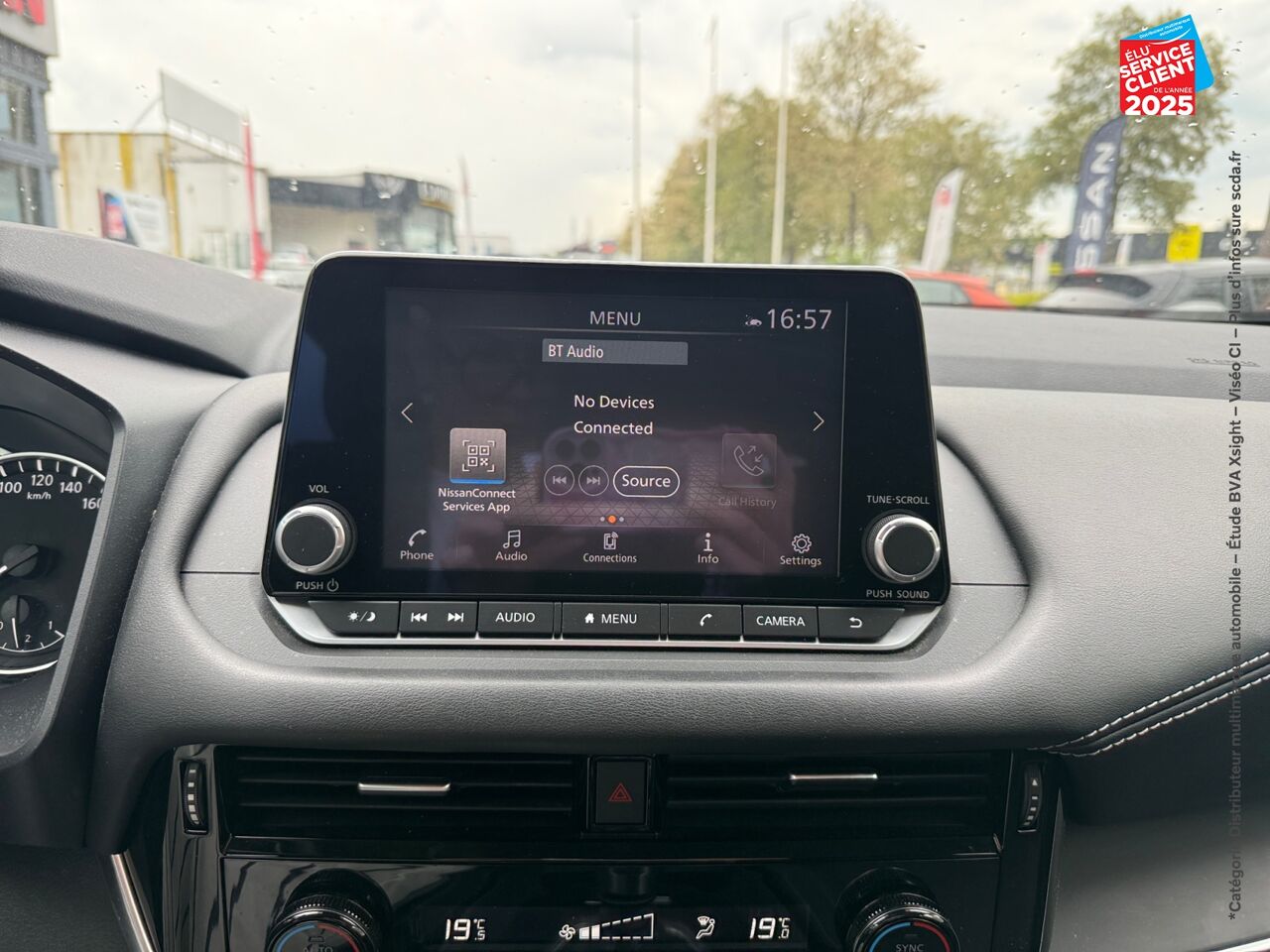 Véhicule d'occasion NISSAN QASHQAI 1.3 MILD HYBRID 140CH BUSINESS EDITION CAMERA chez Toyota Verdun