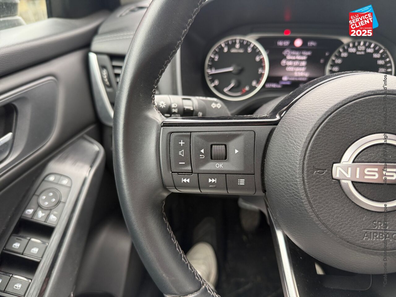 Véhicule d'occasion NISSAN QASHQAI 1.3 MILD HYBRID 140CH BUSINESS EDITION CAMERA chez Toyota Verdun