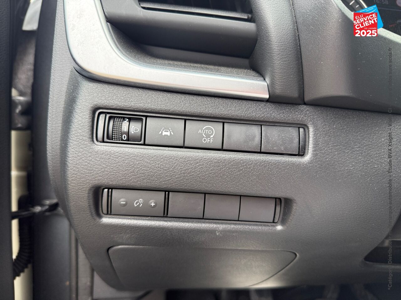 Véhicule d'occasion NISSAN QASHQAI 1.3 MILD HYBRID 140CH BUSINESS EDITION CAMERA chez Toyota Verdun