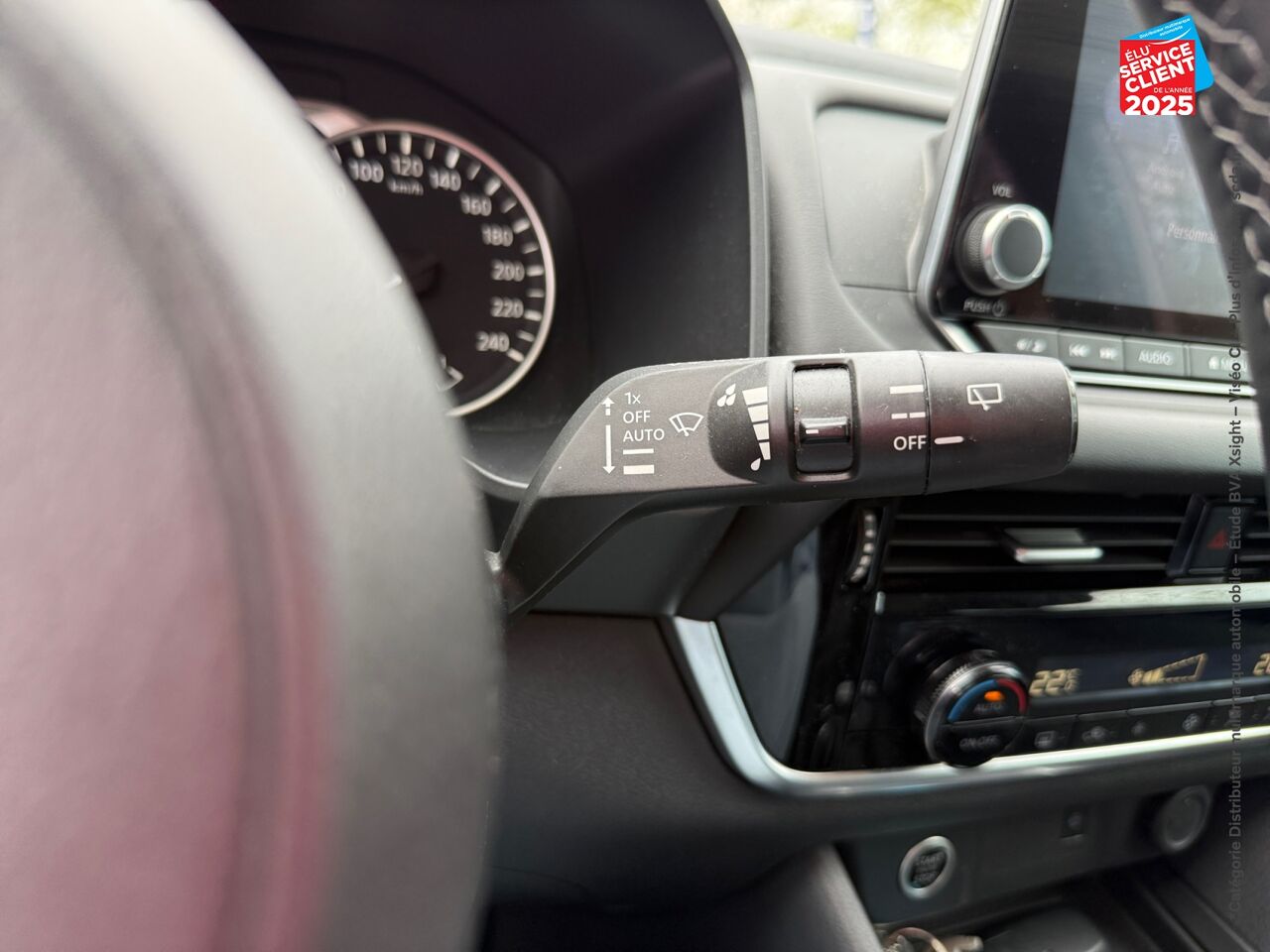 Véhicule d'occasion NISSAN QASHQAI 1.3 MILD HYBRID 140CH BUSINESS EDITION CAMERA chez Toyota Bar le Duc