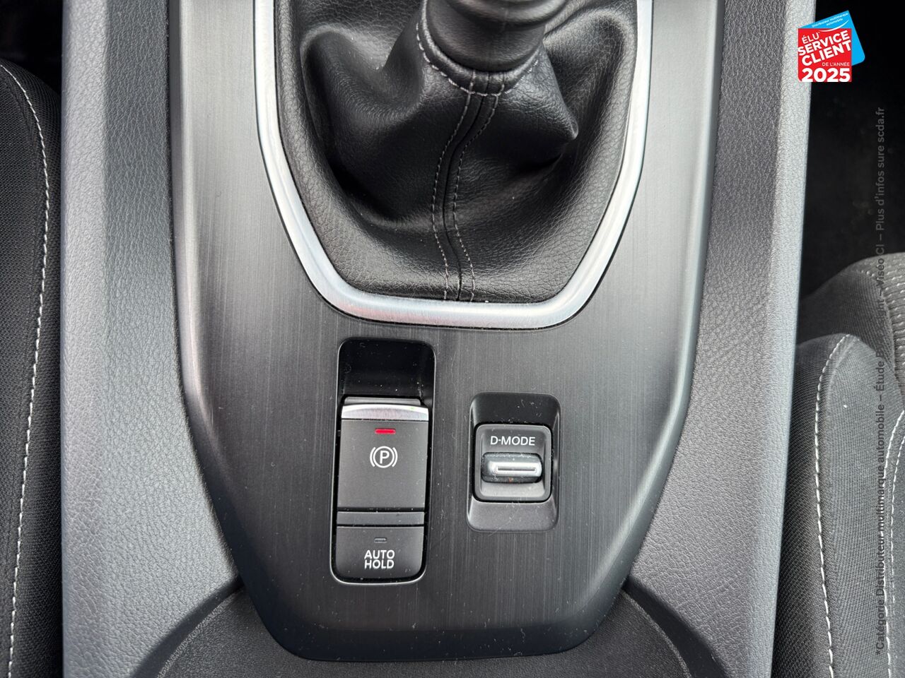 Véhicule d'occasion NISSAN QASHQAI 1.3 MILD HYBRID 140CH BUSINESS EDITION CAMERA chez Toyota Bar le Duc