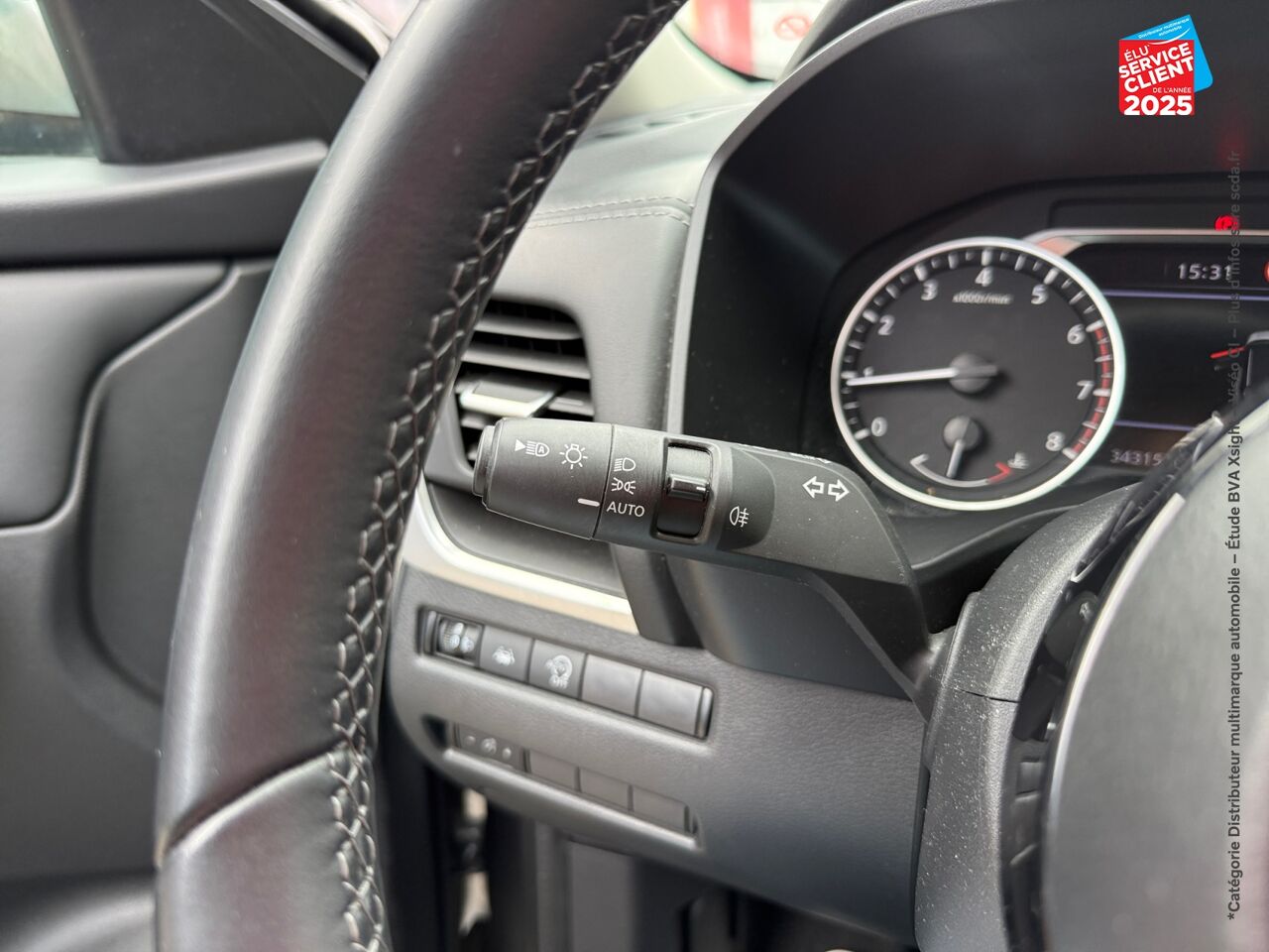 Véhicule d'occasion NISSAN QASHQAI 1.3 MILD HYBRID 140CH BUSINESS EDITION CAMERA chez Toyota Bar le Duc
