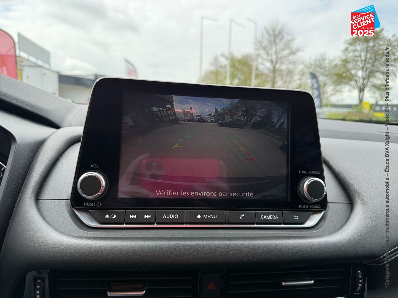 Véhicule d'occasion NISSAN QASHQAI 1.3 MILD HYBRID 140CH BUSINESS EDITION CAMERA chez Toyota Bar le Duc