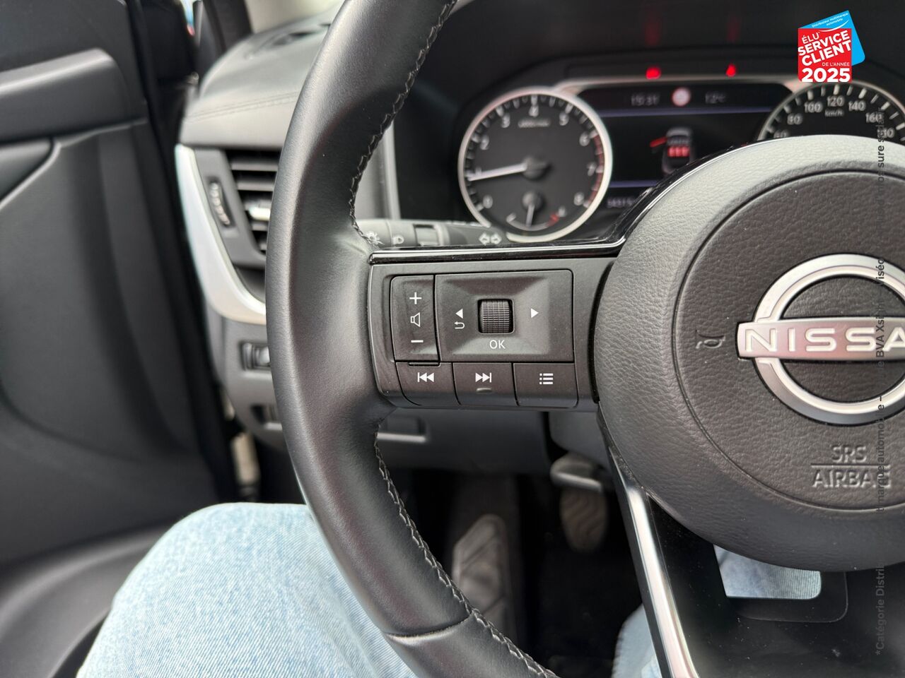 Véhicule d'occasion NISSAN QASHQAI 1.3 MILD HYBRID 140CH BUSINESS EDITION CAMERA chez Toyota Bar le Duc