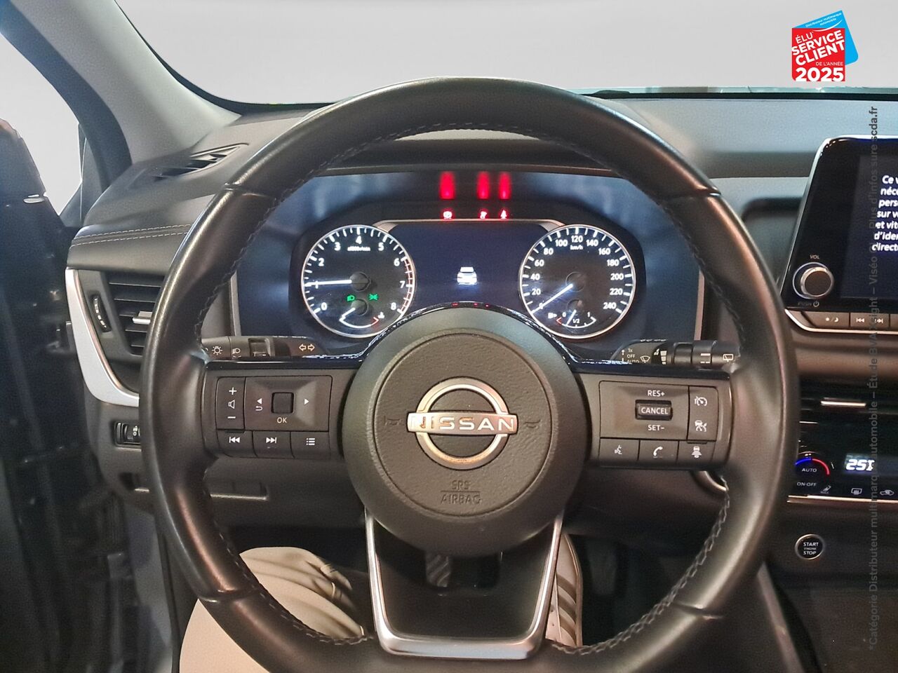 Véhicule d'occasion NISSAN QASHQAI 1.3 MILD HYBRID 140CH BUSINESS EDITION CAMERA chez Nissan Montbéliard