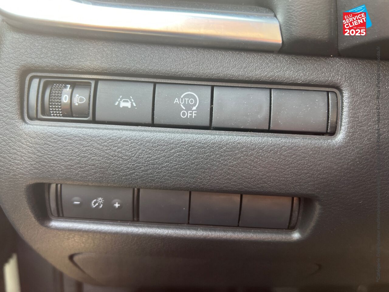 Véhicule d'occasion NISSAN QASHQAI 1.3 MILD HYBRID 140CH BUSINESS EDITION CAMERA chez Renault Saint-Louis