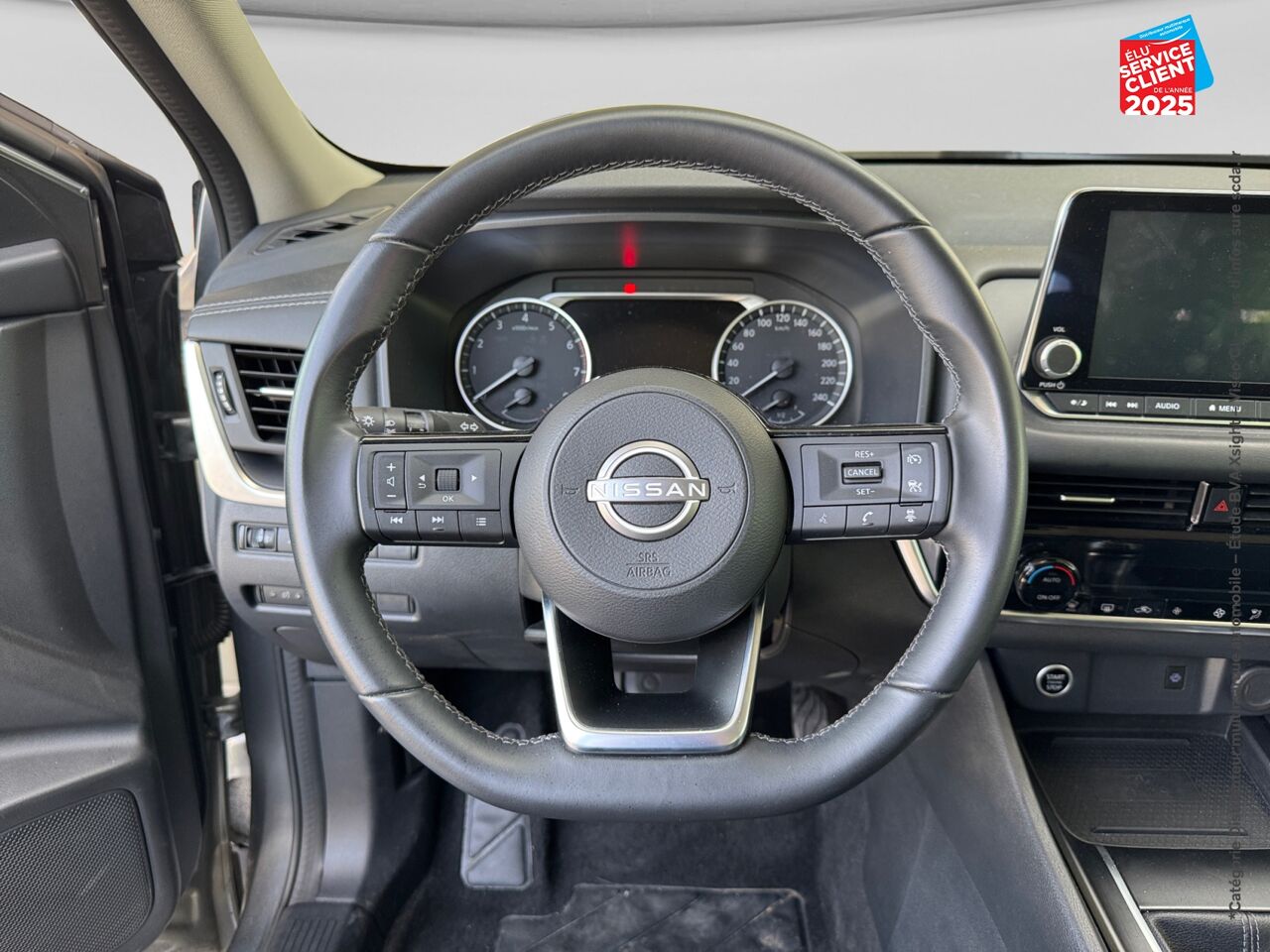 Véhicule d'occasion NISSAN QASHQAI 1.3 MILD HYBRID 140CH BUSINESS EDITION chez Toyota Verdun
