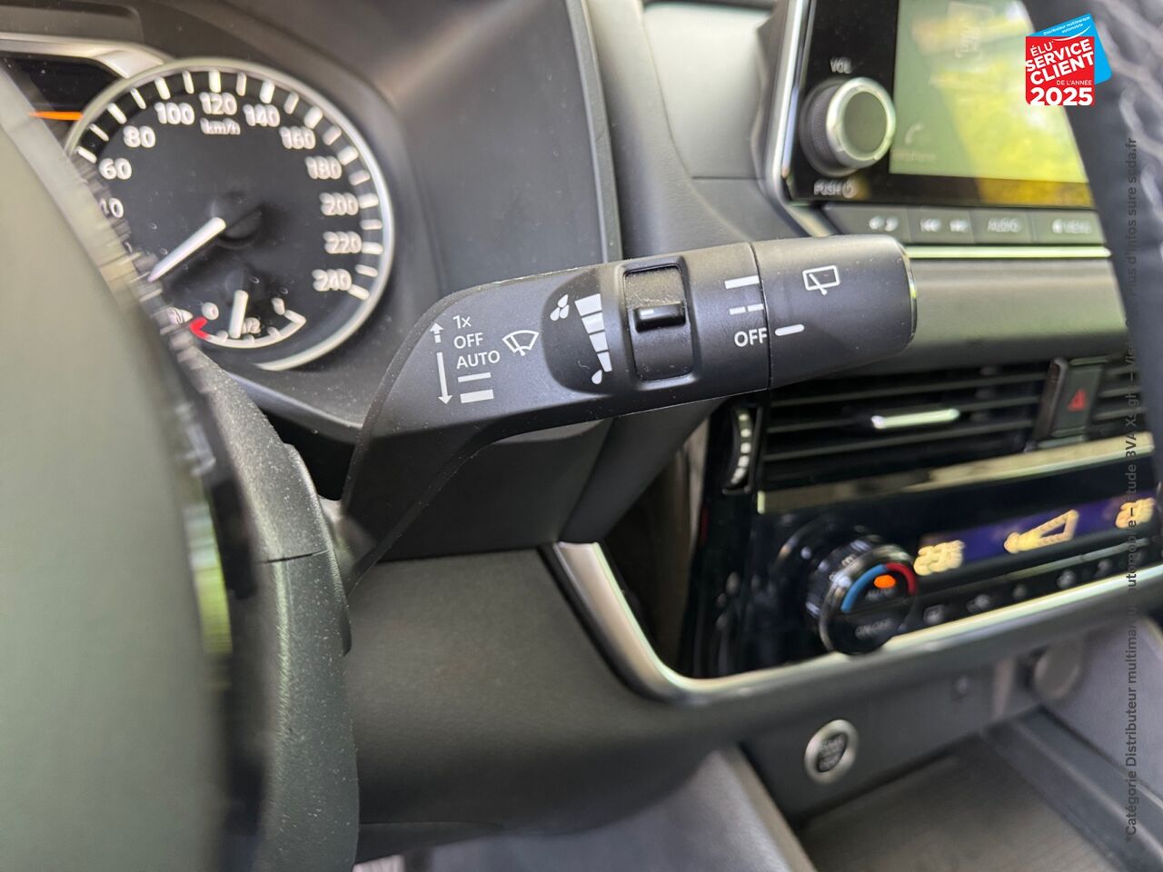 Véhicule d'occasion NISSAN QASHQAI 1.3 MILD HYBRID 140CH BUSINESS EDITION CAMERA chez Toyota Bar le Duc