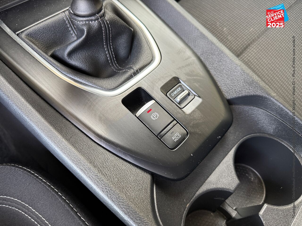 Véhicule d'occasion NISSAN QASHQAI 1.3 MILD HYBRID 140CH BUSINESS EDITION CAMERA chez Toyota Bar le Duc
