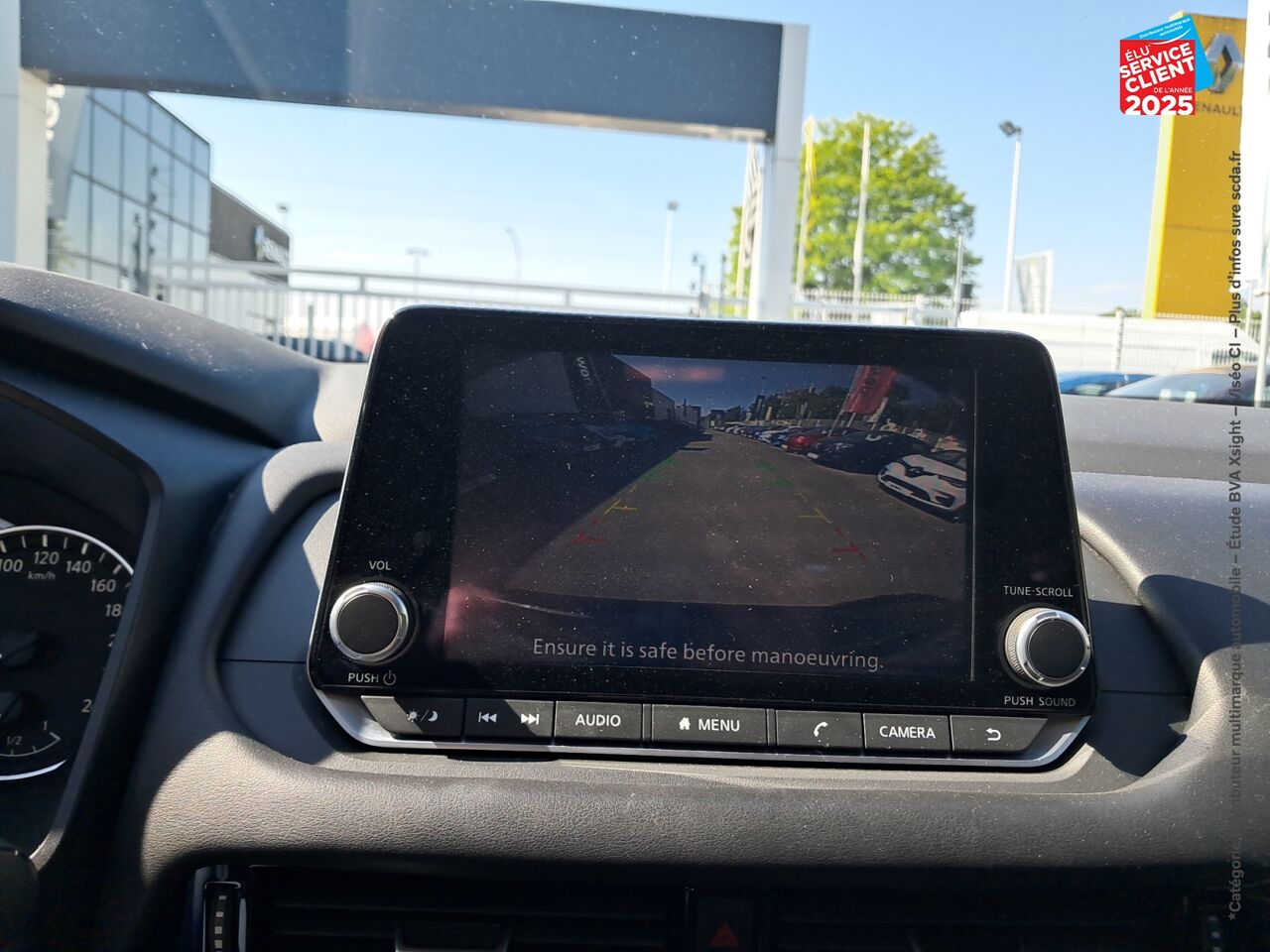 Véhicule d'occasion NISSAN QASHQAI 1.3 MILD HYBRID 140CH BUSINESS EDITION 2022 chez Hyundai Chalons