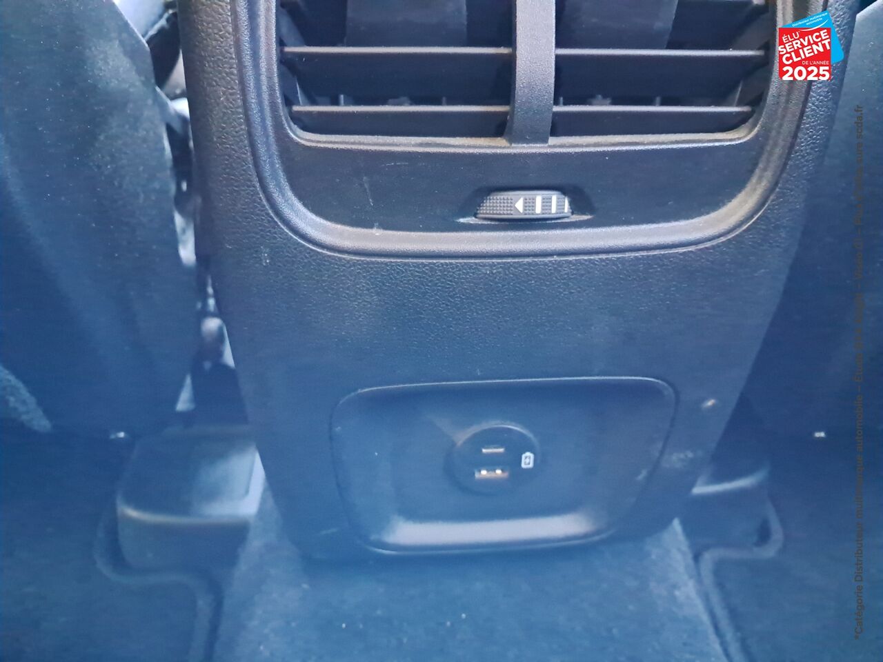 Véhicule d'occasion FORD KUGA 2.5 DURATEC 190CH FHEV E85 TITANIUM BVA chez Renault Saint-Louis