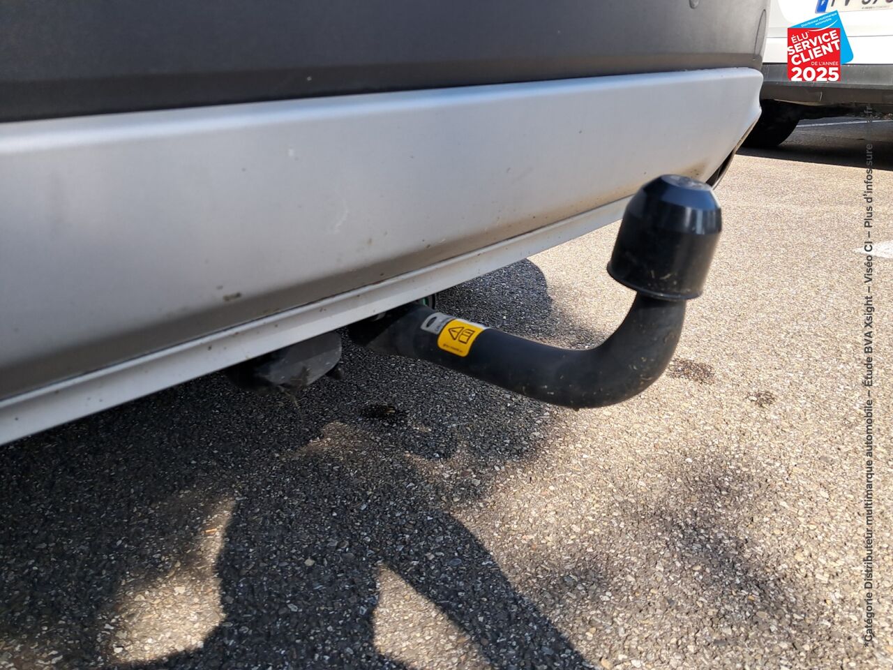 Véhicule d'occasion FORD KUGA 2.5 DURATEC 190CH FHEV E85 TITANIUM BVA chez Renault Saint-Louis