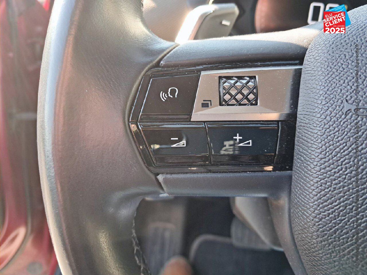 Véhicule d'occasion DS DS 3 CROSSBACK PURETECH 130CH SO CHIC AUTOMATIQUE CAMERA chez MINI Besançon