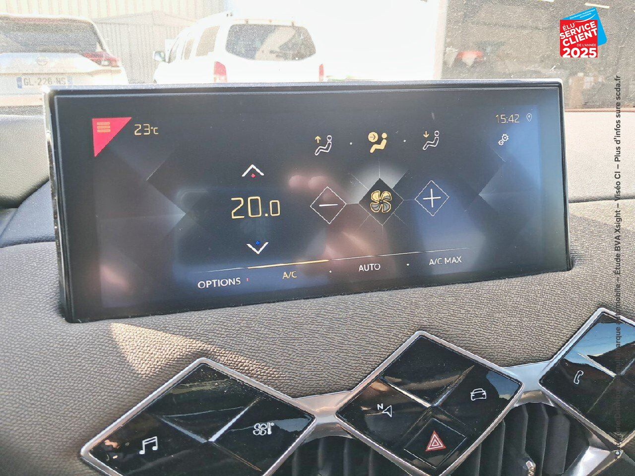 Véhicule d'occasion DS DS 3 CROSSBACK PURETECH 130CH SO CHIC AUTOMATIQUE CAMERA chez MINI Besançon