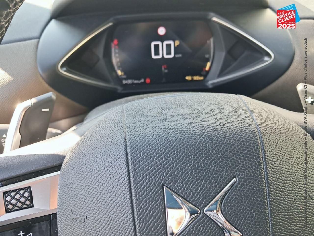 Véhicule d'occasion DS DS 3 CROSSBACK PURETECH 130CH SO CHIC AUTOMATIQUE CAMERA chez MINI Besançon
