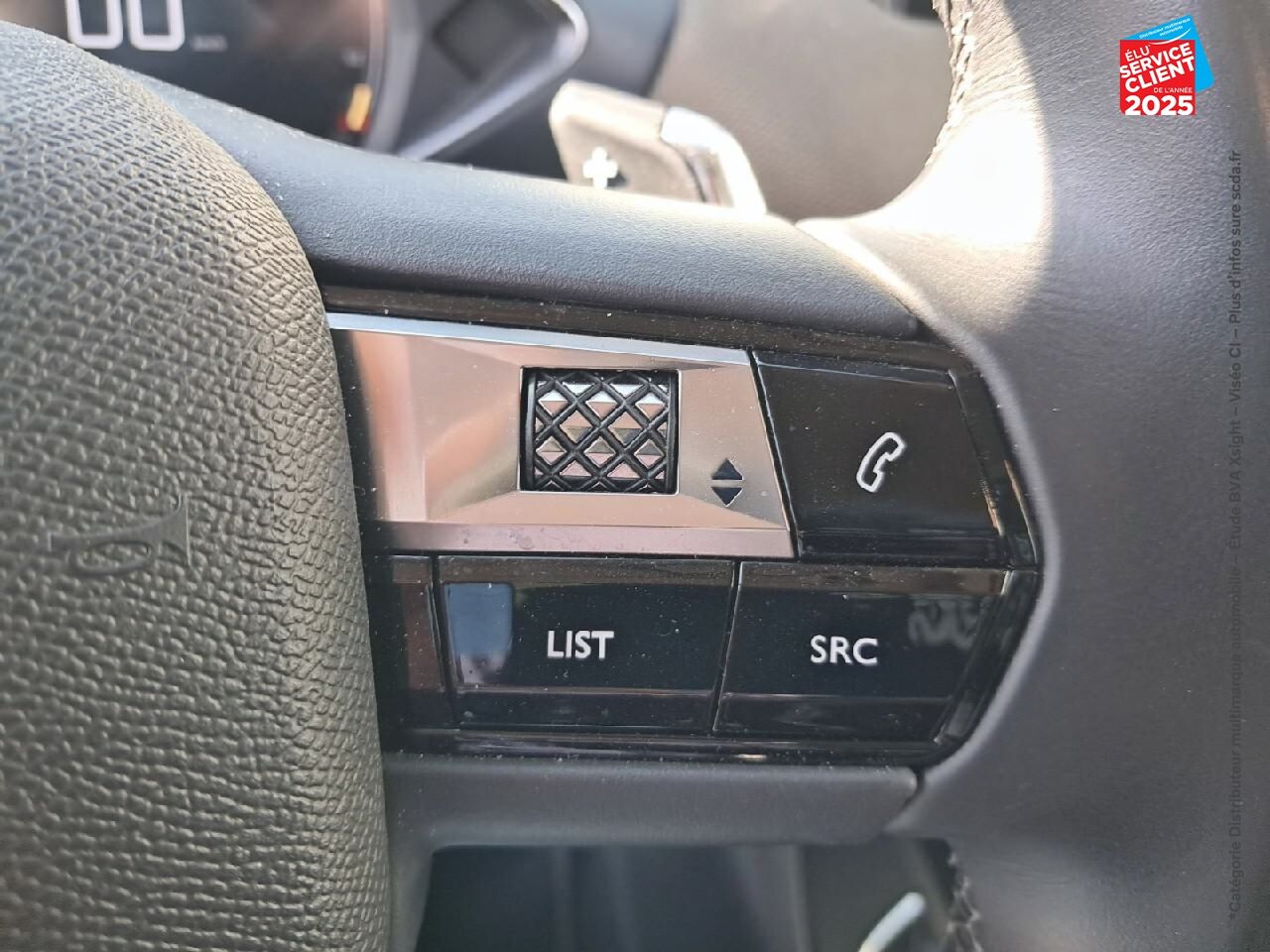 Véhicule d'occasion DS DS 3 CROSSBACK PURETECH 130CH SO CHIC AUTOMATIQUE CAMERA chez MINI Besançon