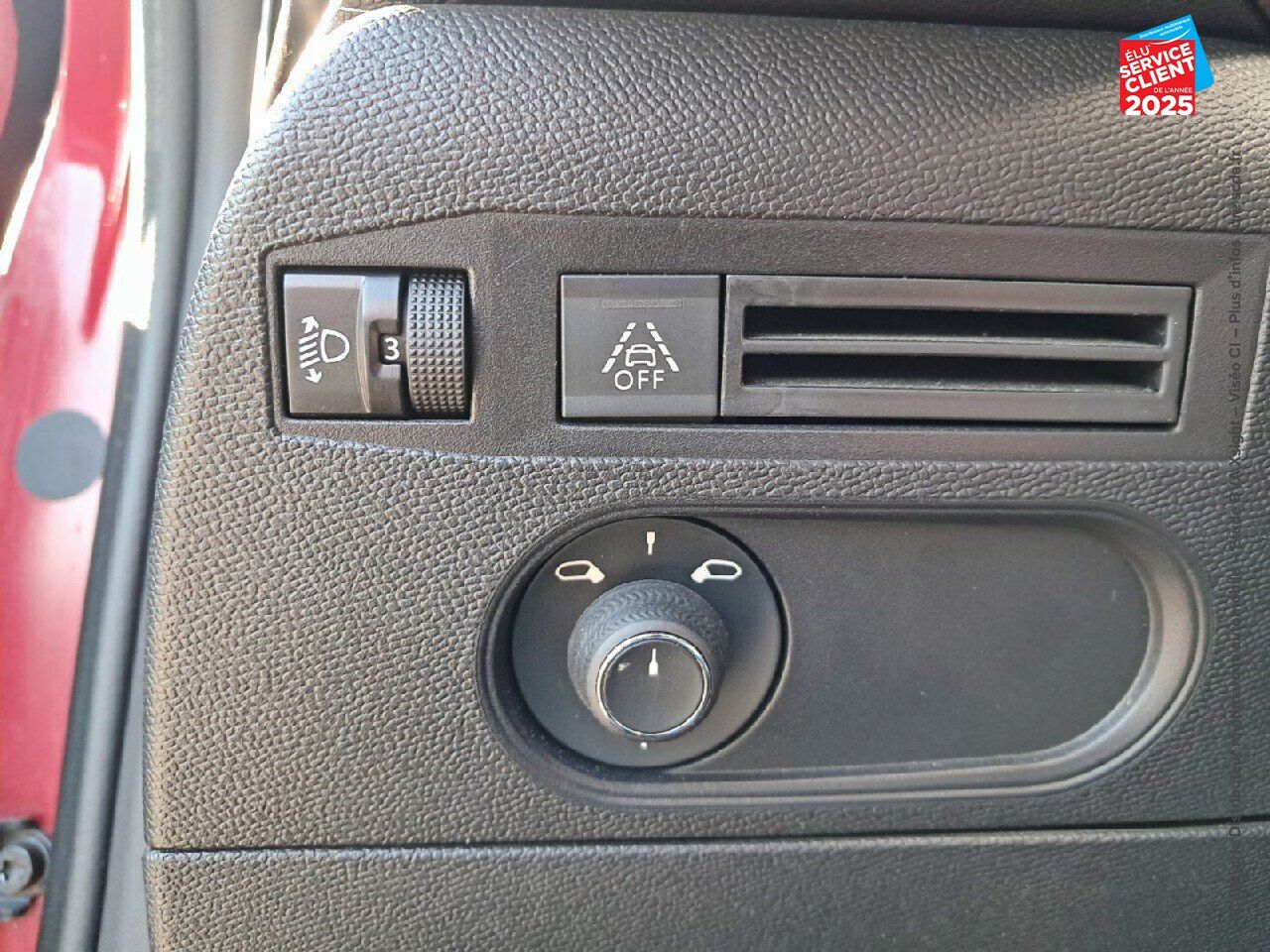 Véhicule d'occasion DS DS 3 CROSSBACK PURETECH 130CH SO CHIC AUTOMATIQUE CAMERA chez MINI Besançon