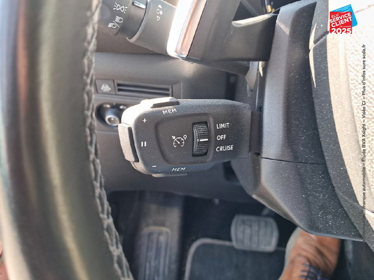 Véhicule d'occasion DS DS 3 CROSSBACK PURETECH 130CH SO CHIC AUTOMATIQUE CAMERA chez MINI Besançon