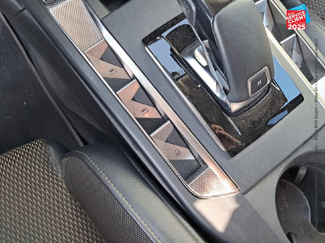 Véhicule d'occasion DS DS 3 CROSSBACK PURETECH 130CH SO CHIC AUTOMATIQUE CAMERA chez MINI Besançon