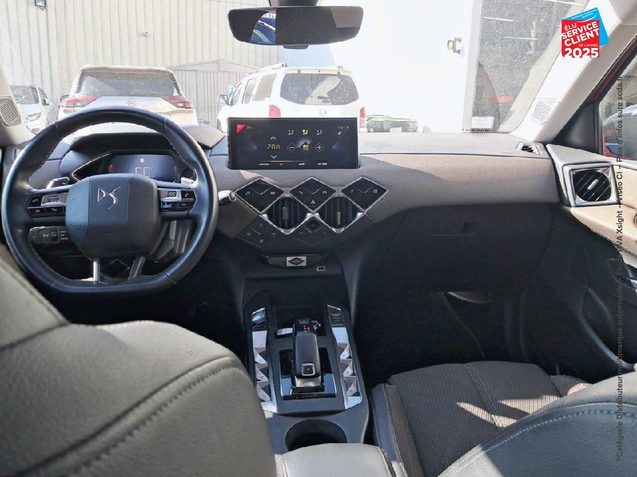 Véhicule d'occasion DS DS 3 CROSSBACK PURETECH 130CH SO CHIC AUTOMATIQUE CAMERA chez MINI Besançon