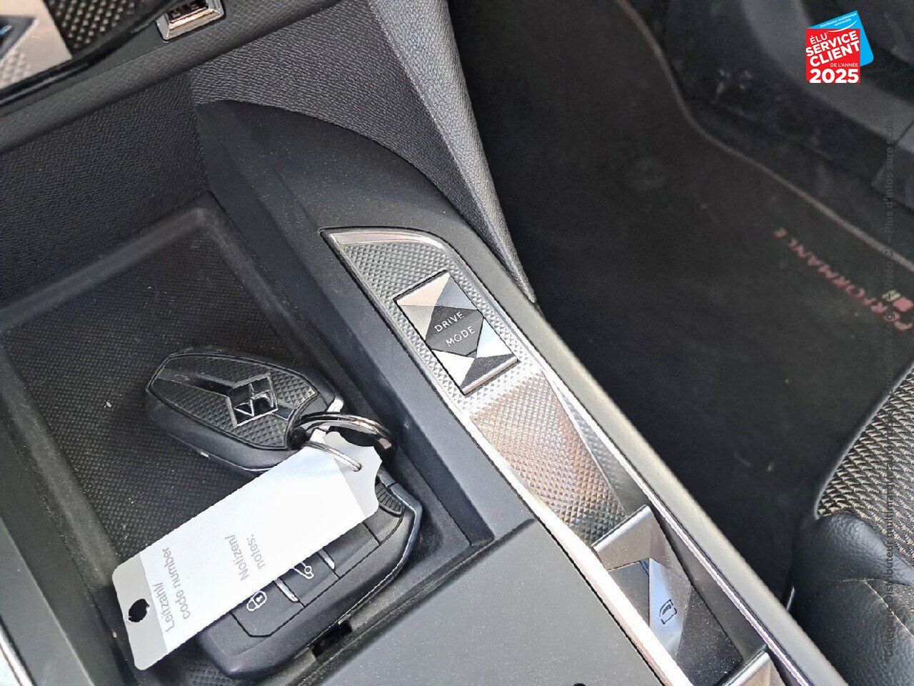 Véhicule d'occasion DS DS 3 CROSSBACK PURETECH 130CH SO CHIC AUTOMATIQUE CAMERA chez MINI Besançon