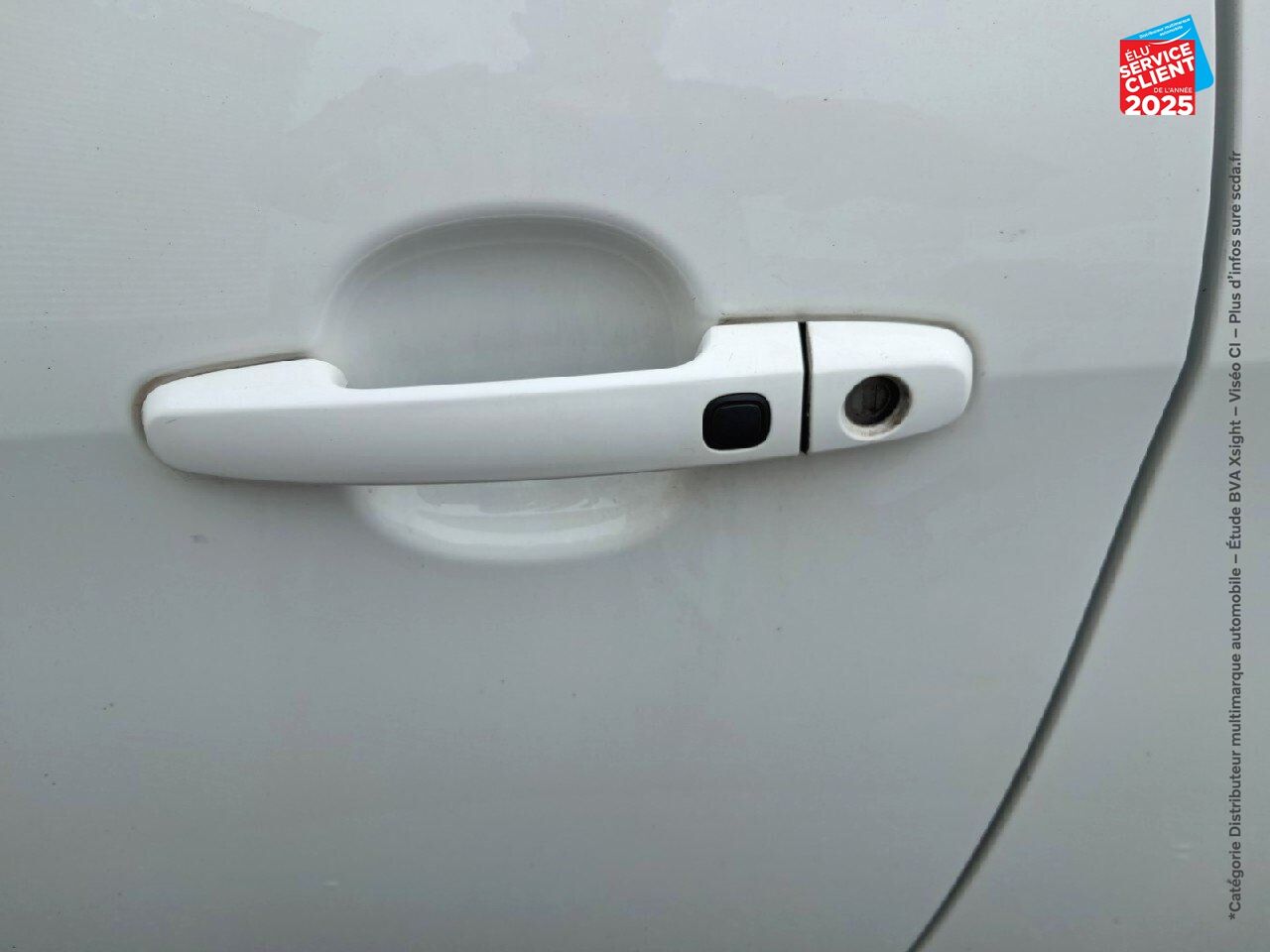 Véhicule d'occasion CITROEN C1 AIRSCAPE VTI 72 S/S SHINE 3P E6.D GPS chez Renault Colmar
