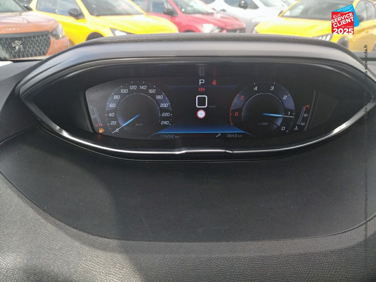 Véhicule d'occasion PEUGEOT 5008 1.5 BLUEHDI 130CH SS ACTIVE BUSINESS EAT8 chez Renault Saint-Louis