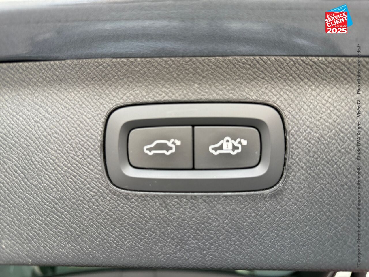 Véhicule d'occasion VOLVO XC90 T8 TWIN ENGINE 320 + 87CH INSCRIPTION LUXE GEARTRONIC 7 PLACES chez Renault Saint-Louis