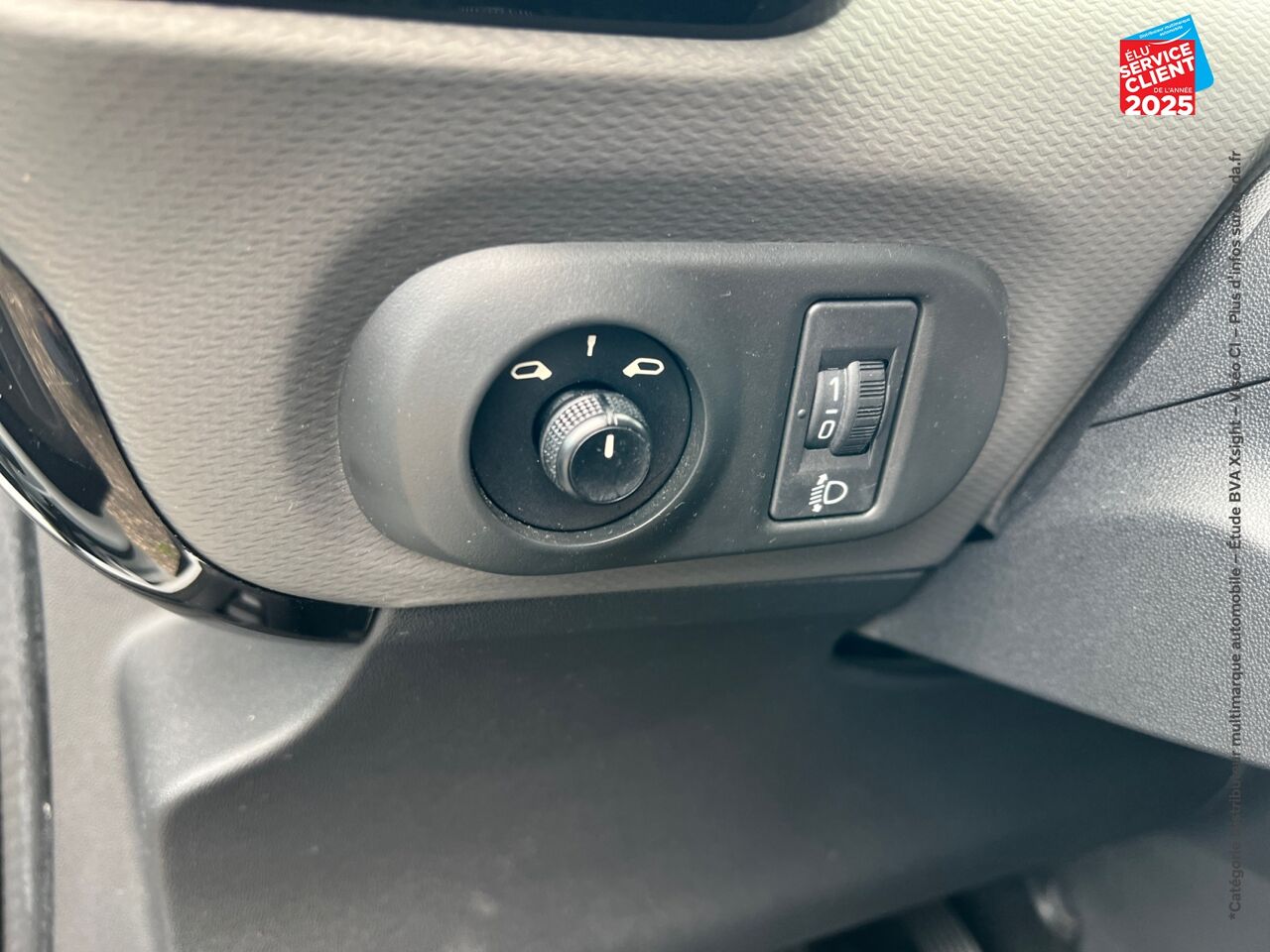 Véhicule d'occasion CITROEN C4 CACTUS PURETECH 110CH S/S FEEL E6.D-TEMP chez Peugeot Hirson