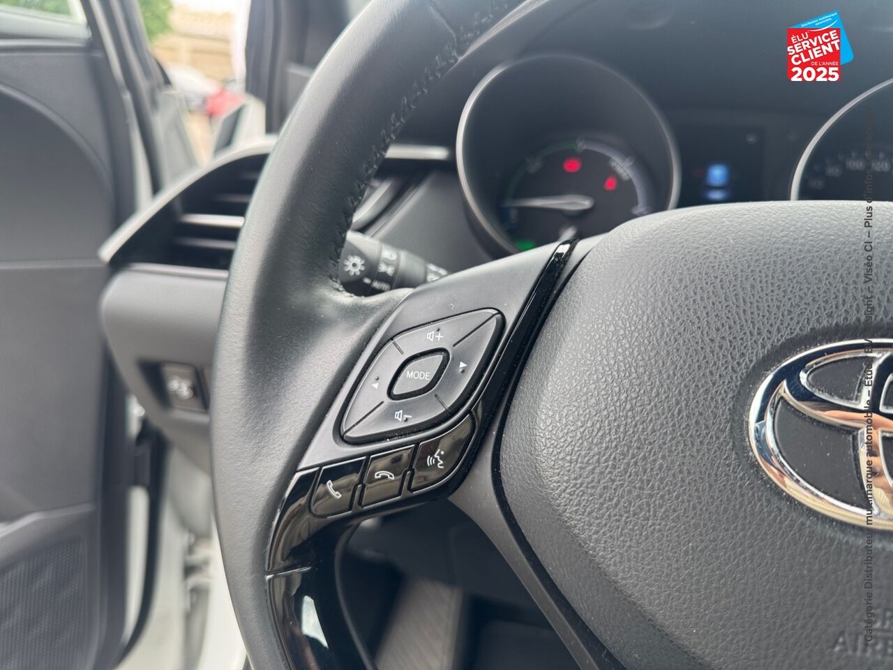 Véhicule d'occasion TOYOTA C-HR 2.0 HYBRIDE 184CH DESIGN ULTIMATE E-CVT chez Toyota Thionville