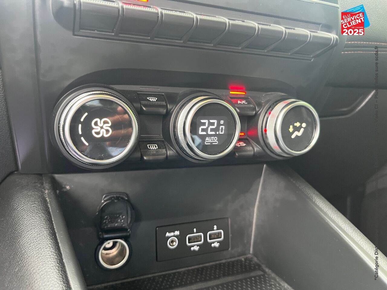 Véhicule d'occasion RENAULT CAPTUR 1.6 E-TECH HYBRIDE INITIALE PARIS -21 SIEGES CHAUF/CUIR GPS CAMERA chez Fiat Strasbourg