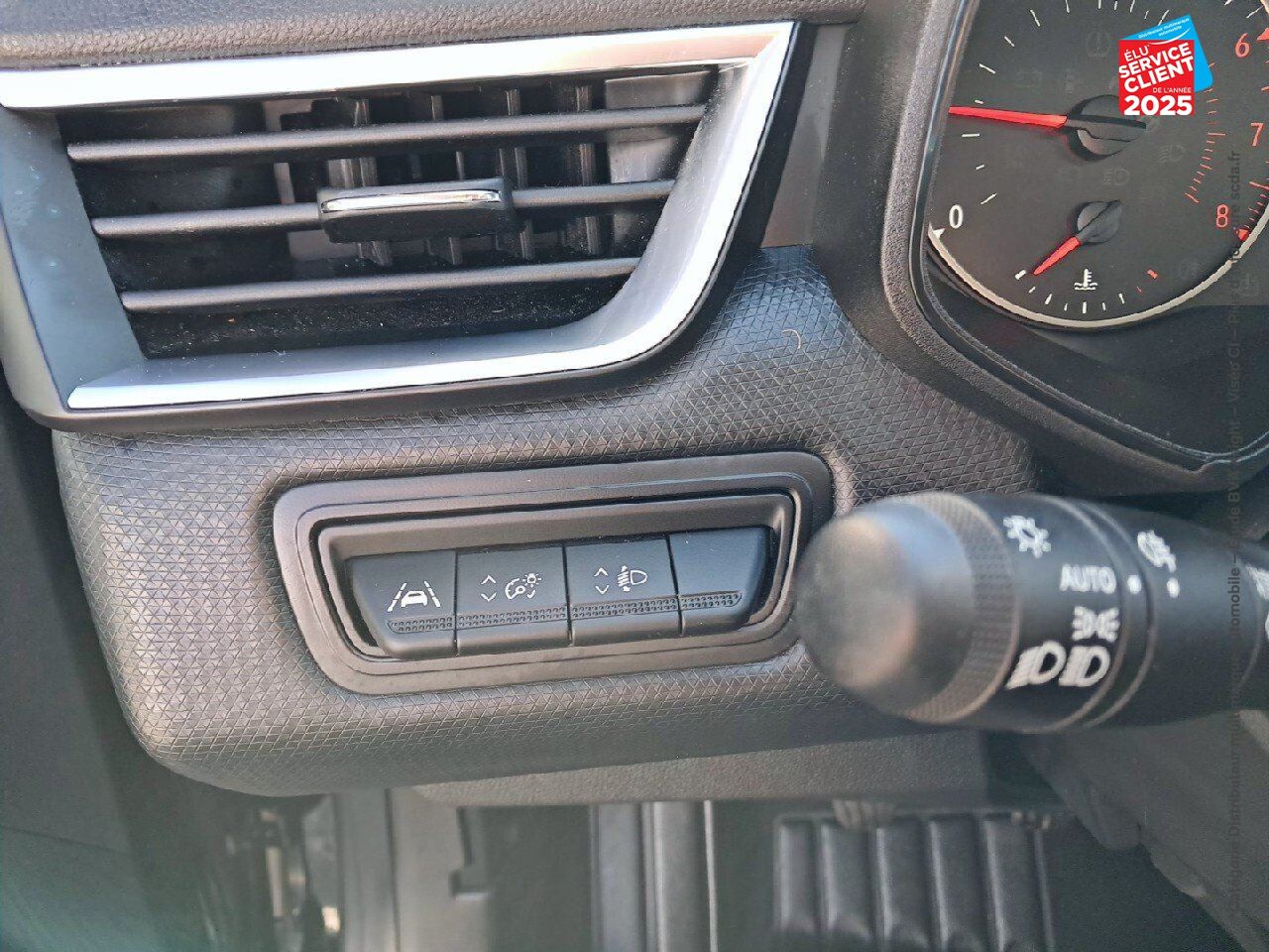 Véhicule d'occasion RENAULT CLIO 1.0 TCE 90CH EQUILIBRE chez Opel Verdun