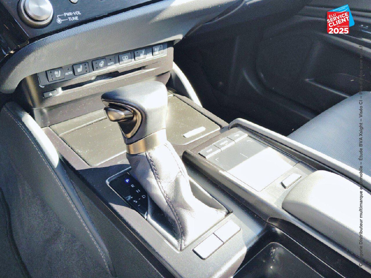 Véhicule d'occasion LEXUS ES 300H EXECUTIVE TOUVRANT CAMERA GPS chez Toyota Thionville