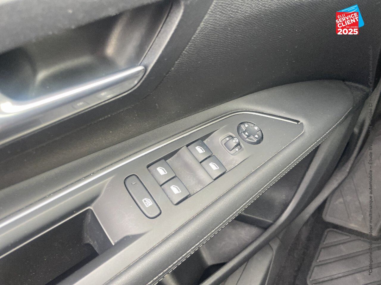 Véhicule d'occasion PEUGEOT 3008 1.6 PURETECH 180CH E6.C ALLURE SS EAT8 chez Renault Saint-Louis