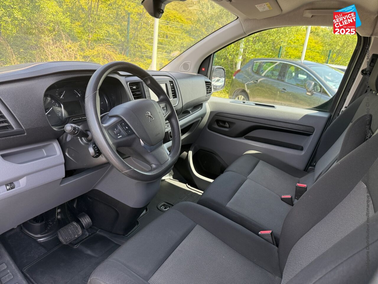 Véhicule d'occasion PEUGEOT EXPERT FG STANDARD 2.0 BLUEHDI 180CH SS ASPHALT EAT8 chez Renault Saint-Louis