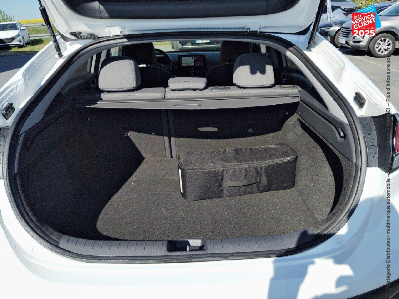 Véhicule d'occasion HYUNDAI IONIQ ELECTRIC 136CH CREATIVE 2CV SIEGES CHAUF GPS CAMERA CARPLAY chez Hyundai Chalons