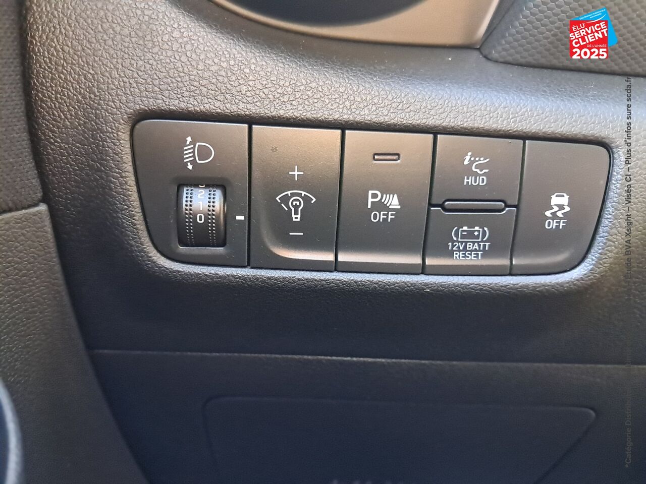 Véhicule d'occasion HYUNDAI KONA 1.6 GDI 141 CH HYBRID CREATIVE DCT-6 CAMERA HUD chez Toyota Sarreguemines