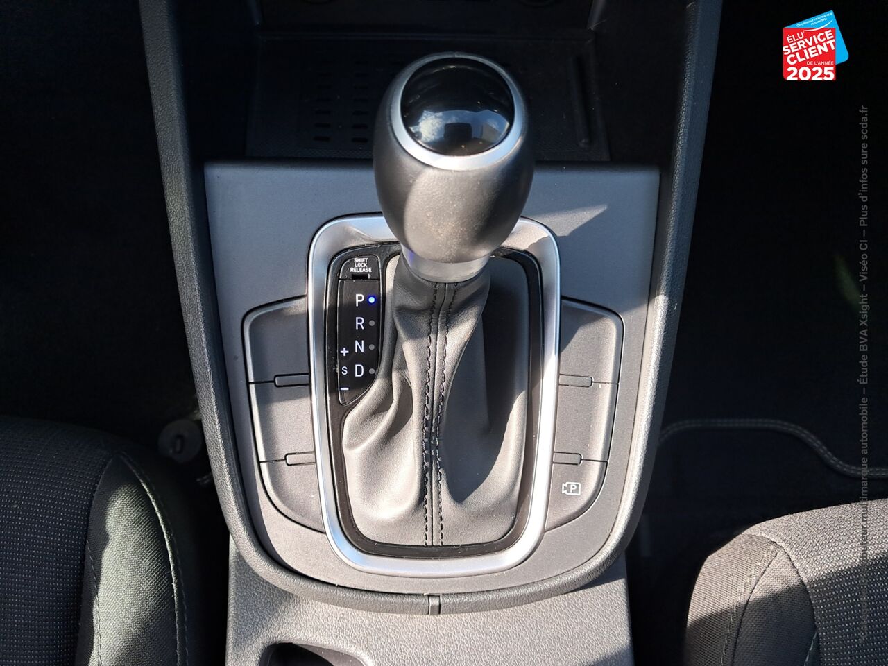 Véhicule d'occasion HYUNDAI KONA 1.6 GDI 141 CH HYBRID CREATIVE DCT-6 CAMERA HUD chez Toyota Sarreguemines